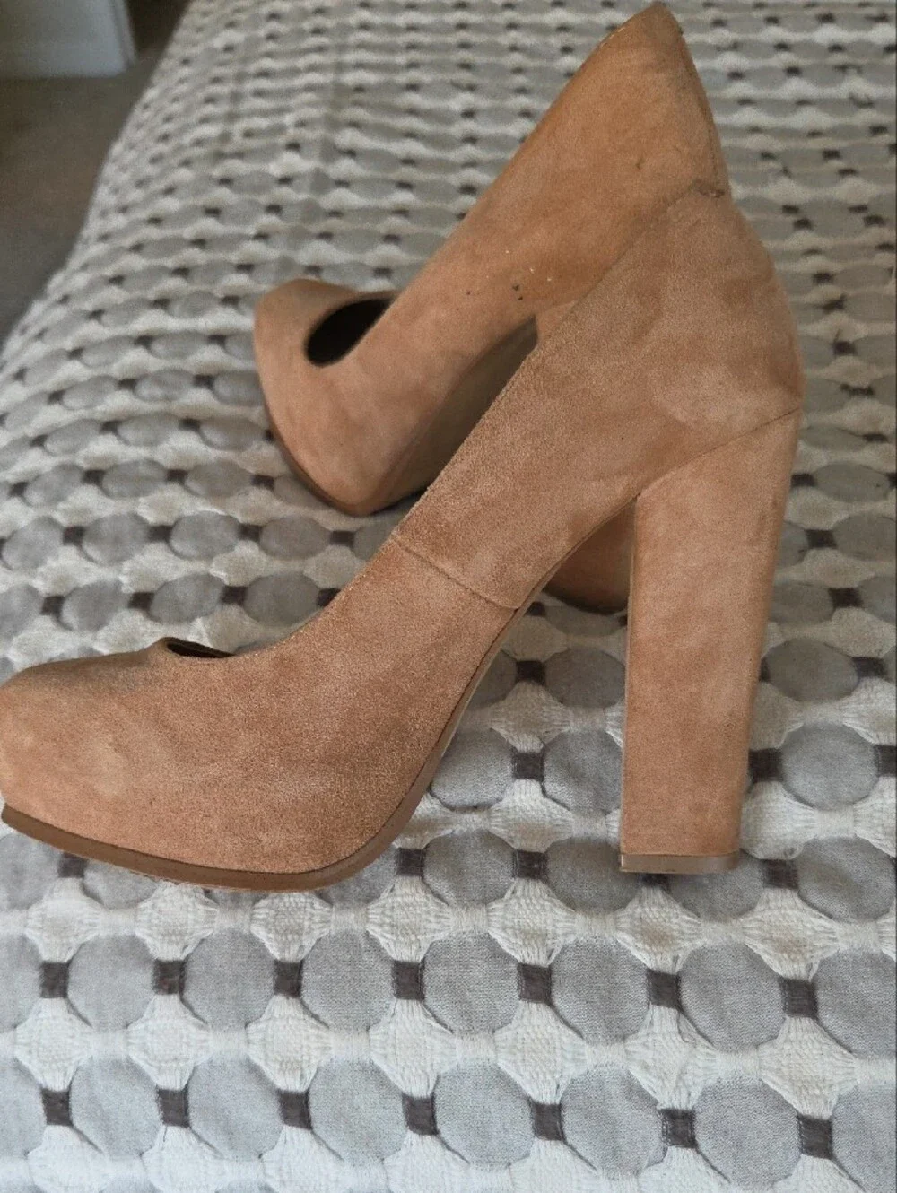 Steve Madden Soft Pink Suede Round-Toe Pump
